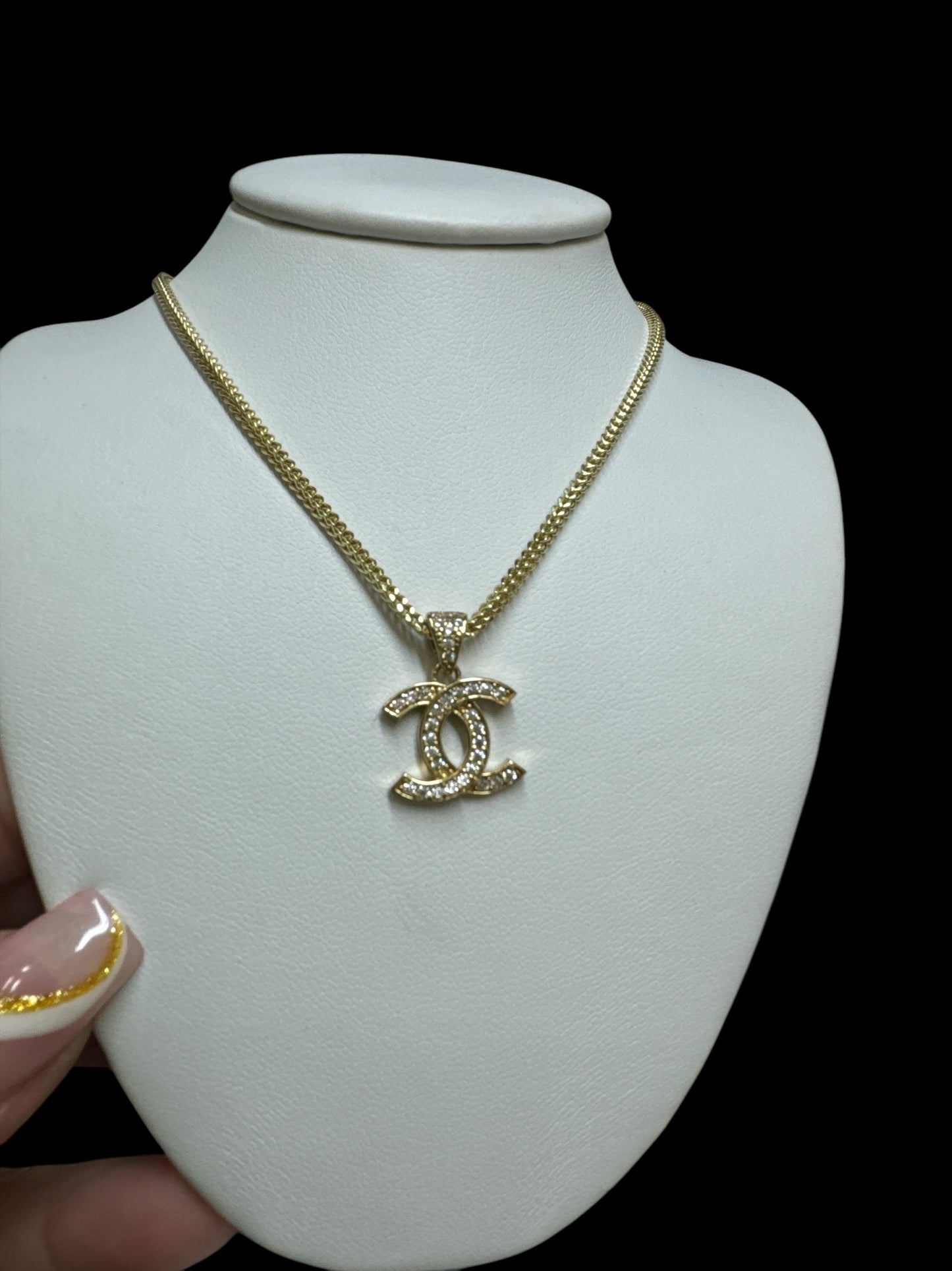 63//Necklace 10k and earrings 10k