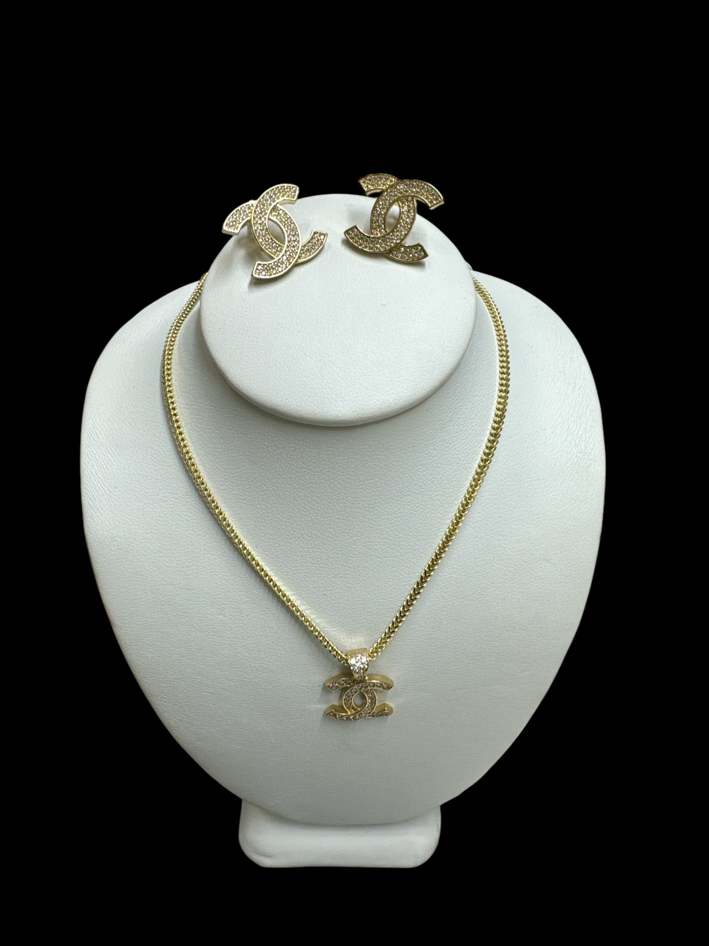 63//Necklace 10k and earrings 10k