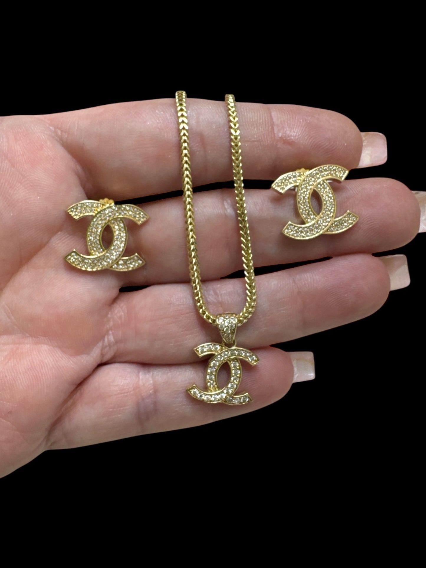 63//Necklace 10k and earrings 10k