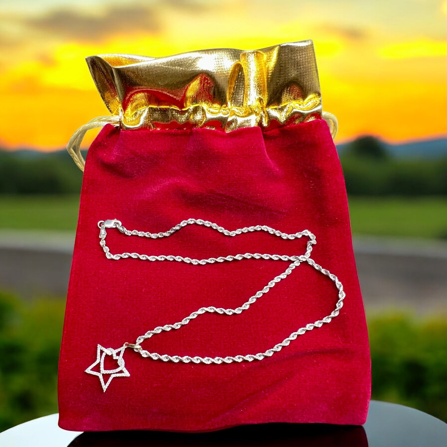 00/Necklace 10k and Diamond