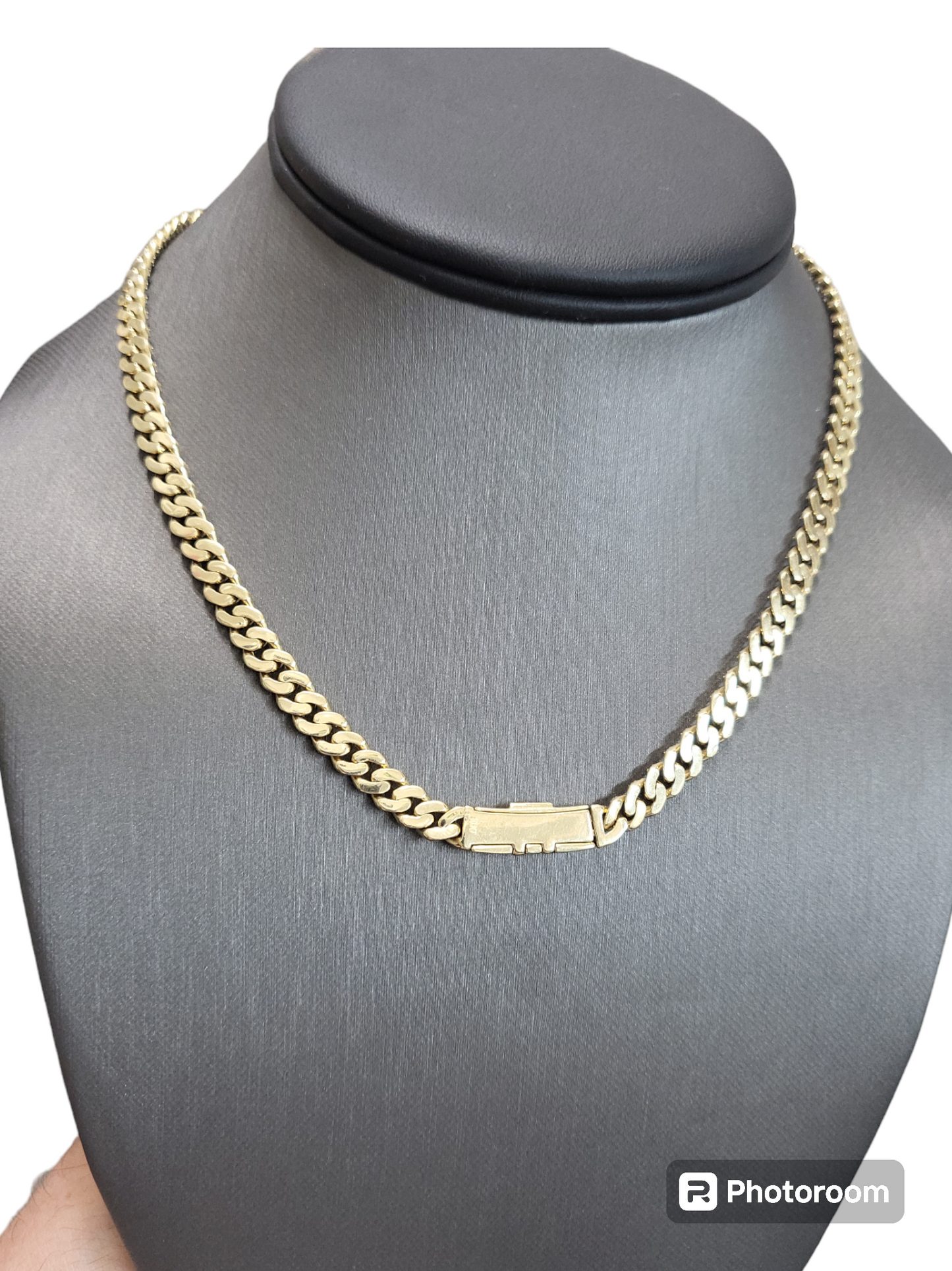 Chokers 10k/diamonds